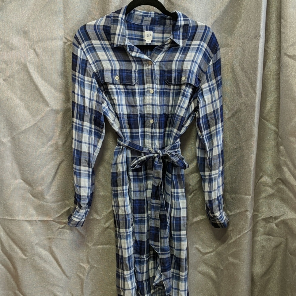 Gap button up shirt dress with pockets!